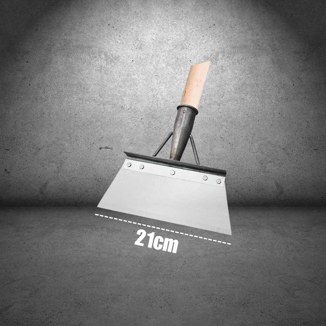 Metal trowel with wooden handle on a gray background, showing a measurement of 21cm.