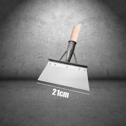 Metal trowel with wooden handle on a gray background, showing a measurement of 21cm.